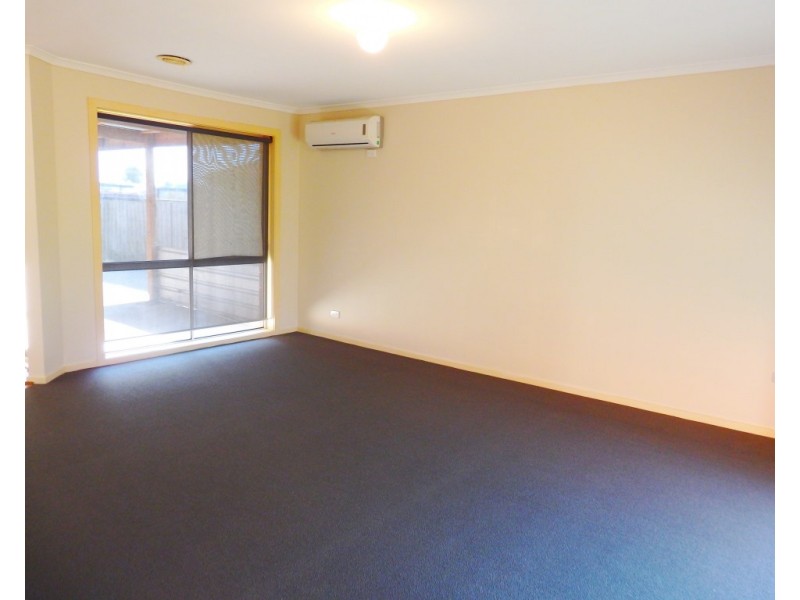3 Greenmantle Close, Cranbourne West VIC 3977