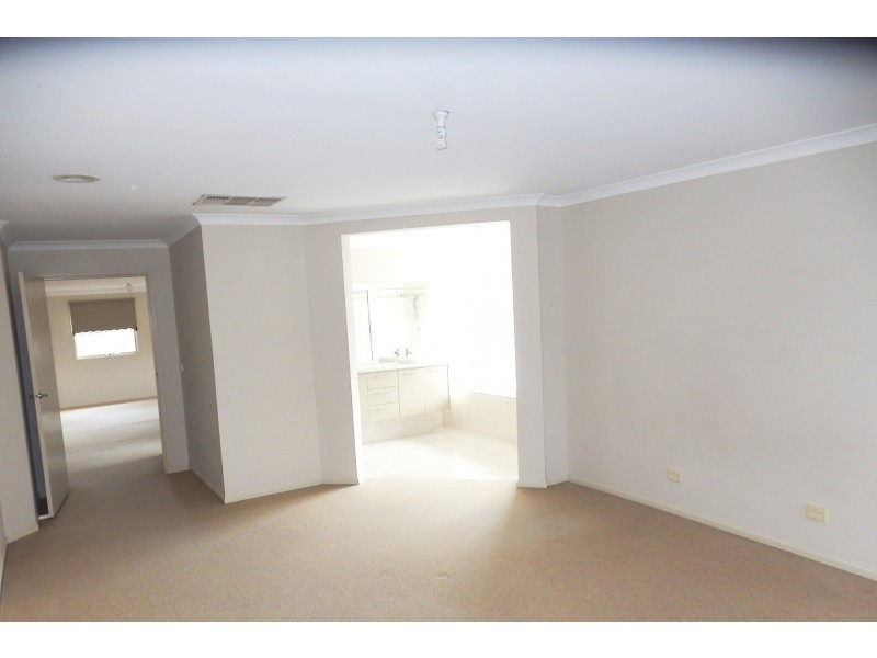 49 Tuileries Rise, Narre Warren South VIC 3805