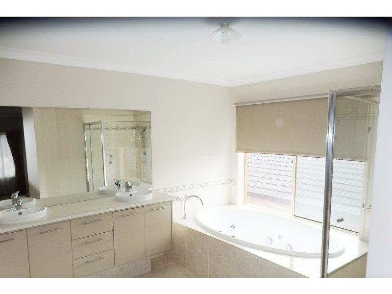 49 Tuileries Rise, Narre Warren South VIC 3805