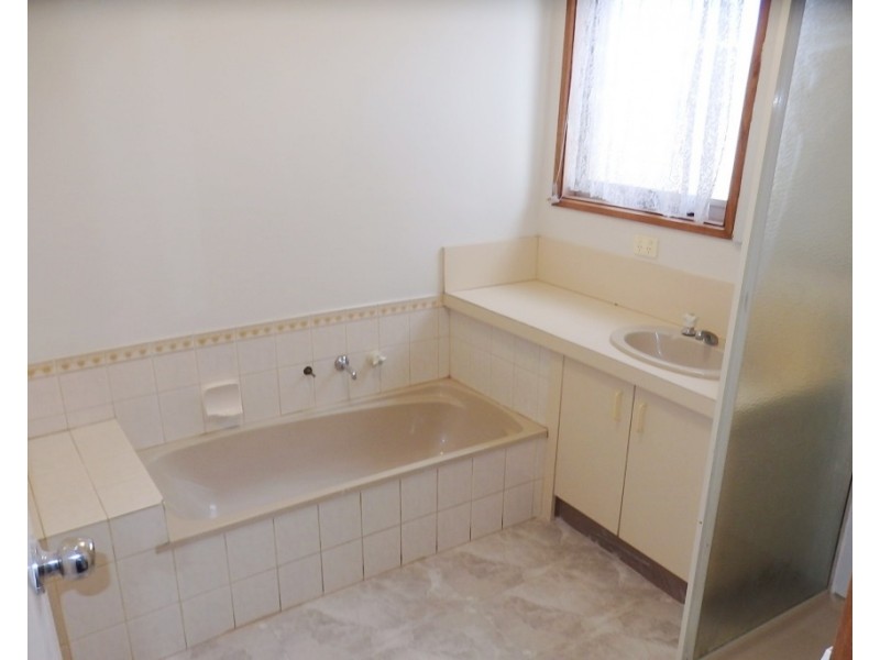 14 Leopold Crescent, Hampton Park VIC 3976