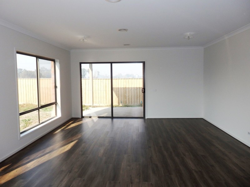 22 SWALLOWTAIL AVENUE, Clyde North VIC 3978