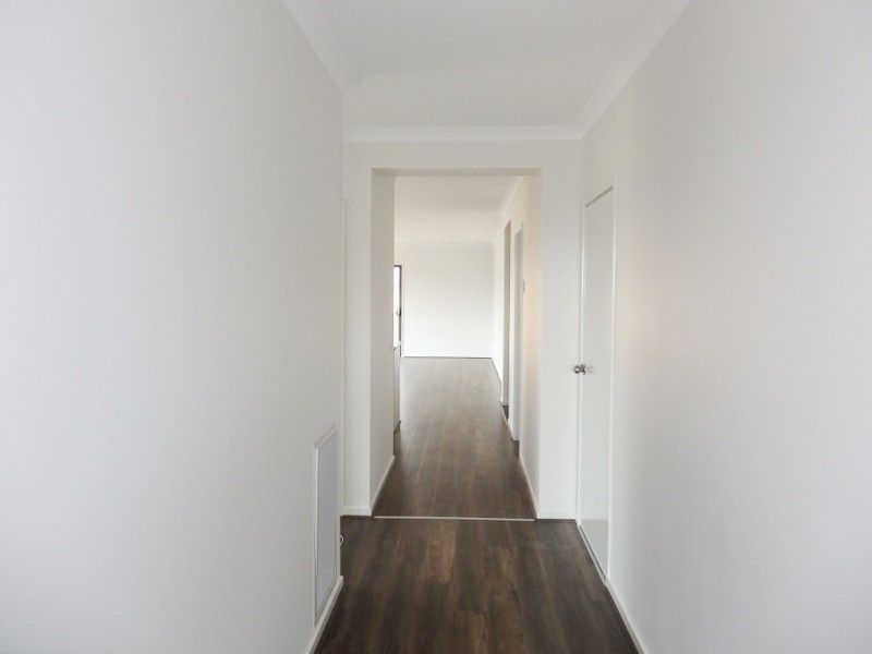 22 SWALLOWTAIL AVENUE, Clyde North VIC 3978