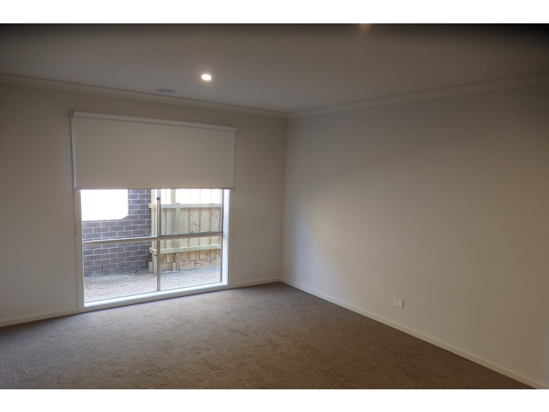 27 Heybridge Street, Clyde VIC 3978