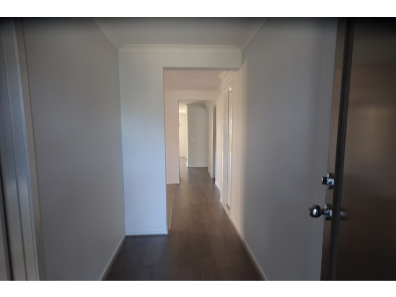 27 Heybridge Street, Clyde VIC 3978