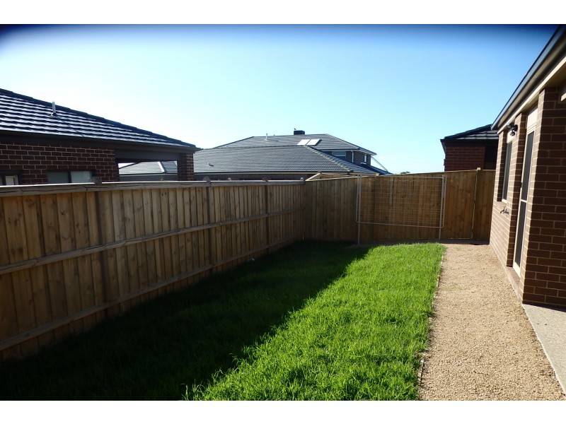 27 Heybridge Street, Clyde VIC 3978