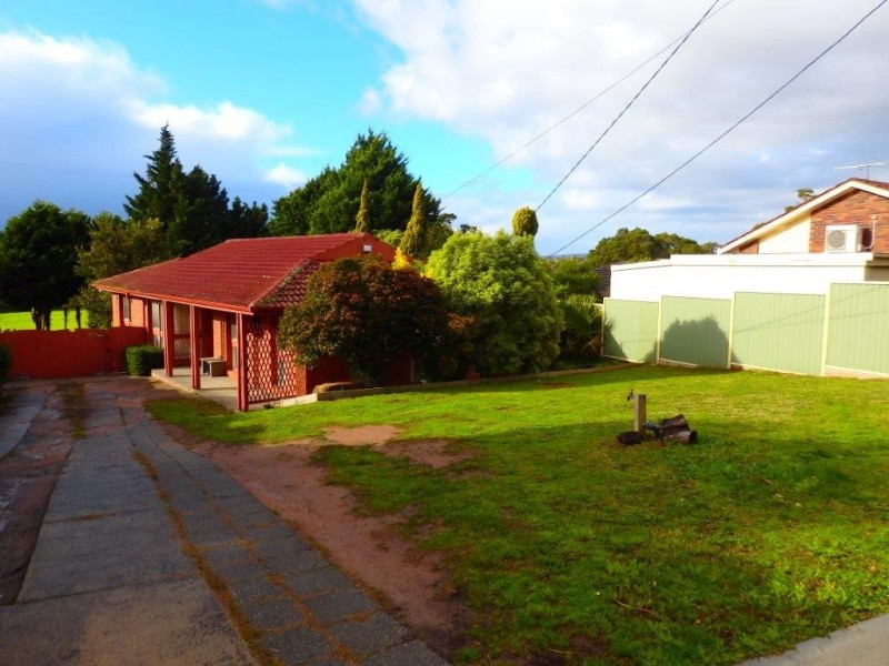8 DONELLY, Hallam VIC 3803