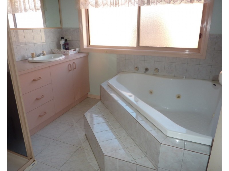 4 Legend Court, Hallam VIC 3803