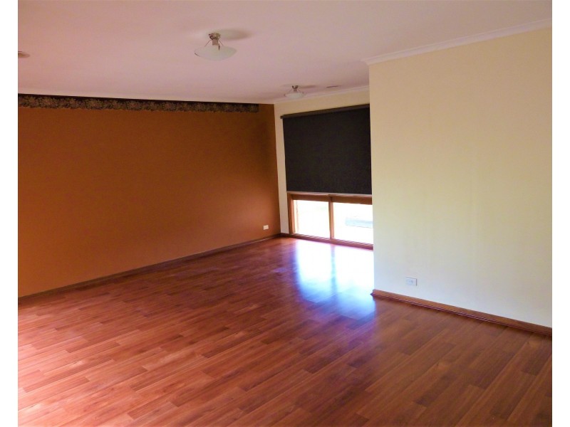 43 Leopold Crescent, Hampton Park VIC 3976