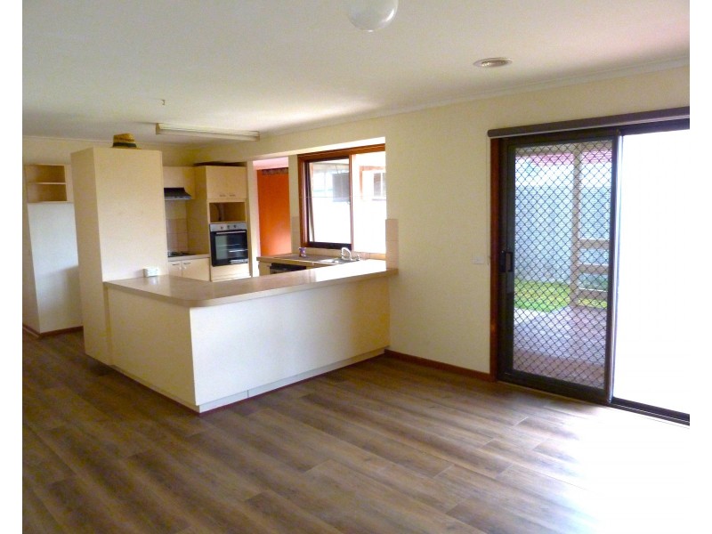 43 Leopold Crescent, Hampton Park VIC 3976