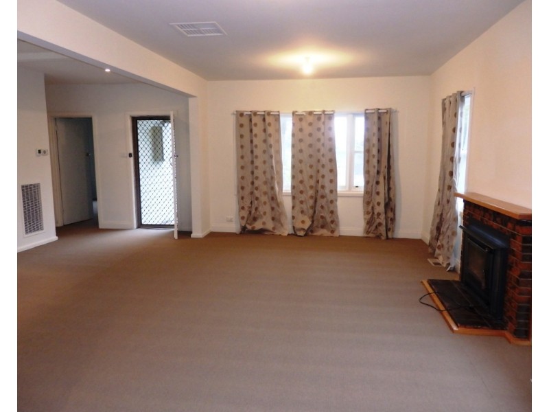 8 ALEXANDER STREET, Hallam VIC 3803