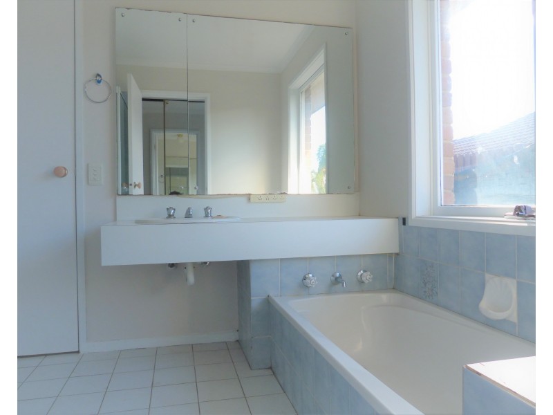 22 Weeden Crescent, Hallam VIC 3803
