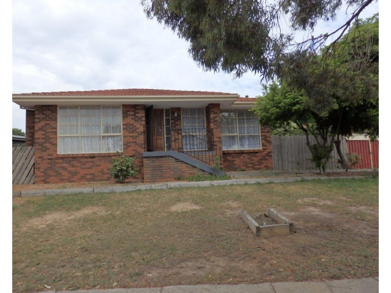 10 WILLOW DRIVE, Hampton Park VIC 3976