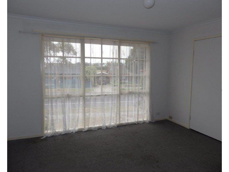 10 WILLOW DRIVE, Hampton Park VIC 3976