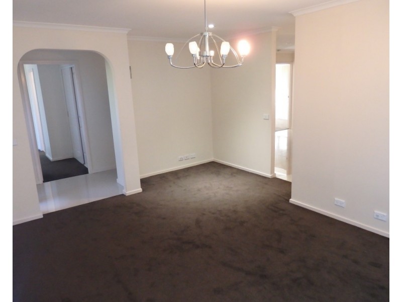 15 WEEDEN CRESCENT, Hallam VIC 3803