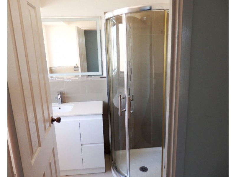 15 WEEDEN CRESCENT, Hallam VIC 3803