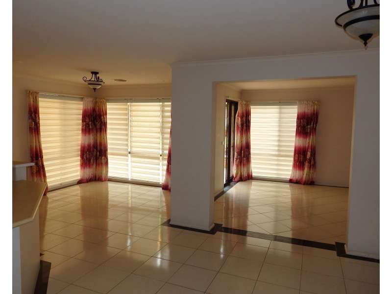 15 CILENTO CRESCENT, Lynbrook VIC 3975