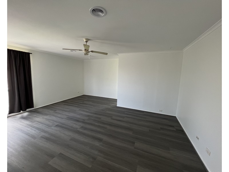 6 Robbins Way, Hampton Park VIC 3976