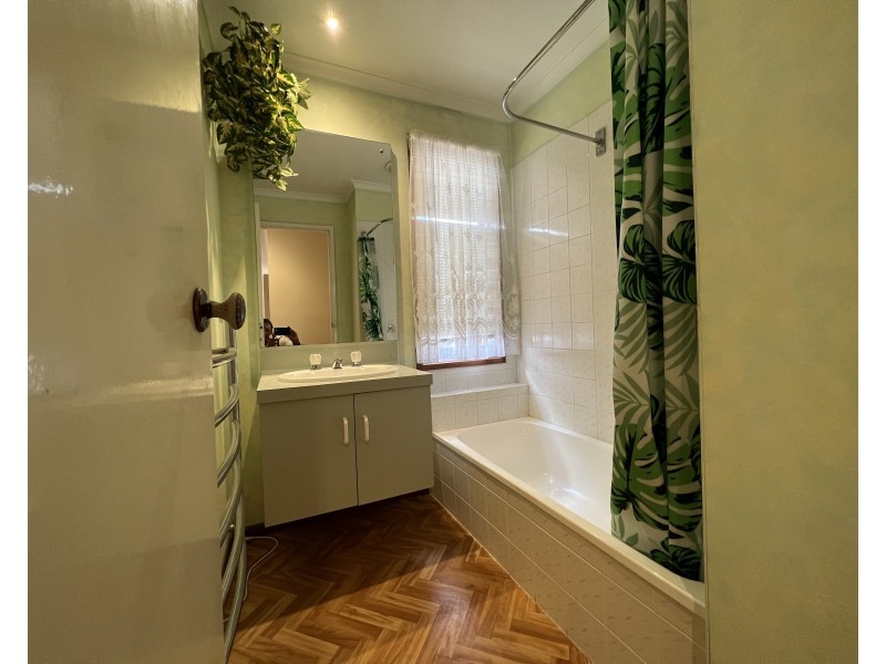 6 Henlow Rise, Hallam VIC 3803