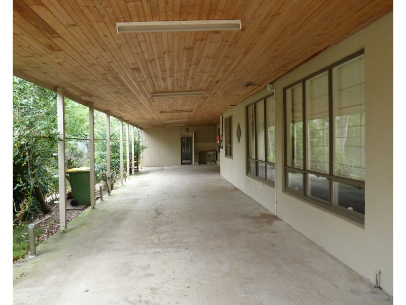 8 Glismann Road, Beaconsfield VIC 3807