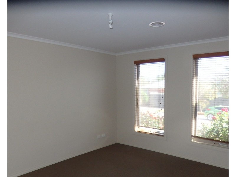 21 Lemon Grove, Cranbourne West VIC 3977