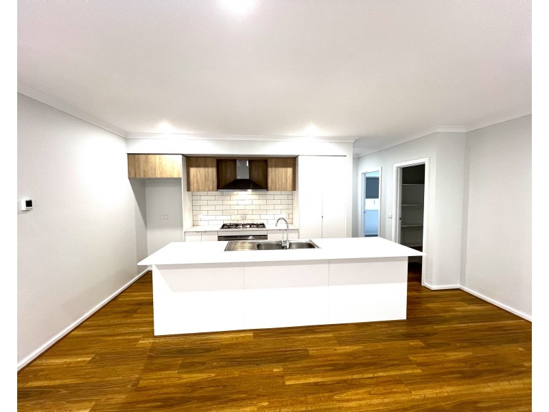 21 Silverstar Street, Pakenham VIC 3810