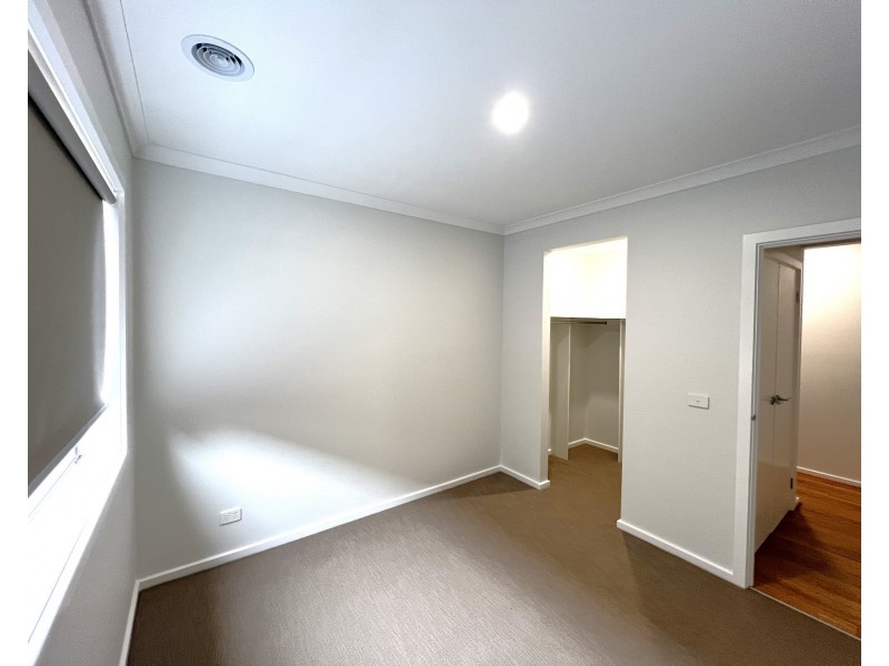 21 Silverstar Street, Pakenham VIC 3810