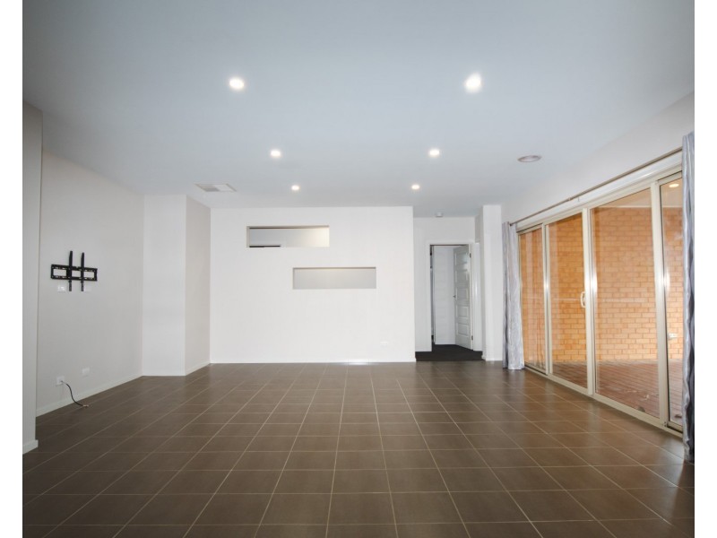 37 Windermere Boulevard, Pakenham VIC 3810