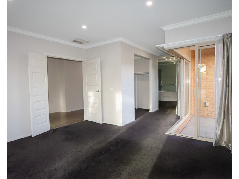 37 Windermere Boulevard, Pakenham VIC 3810