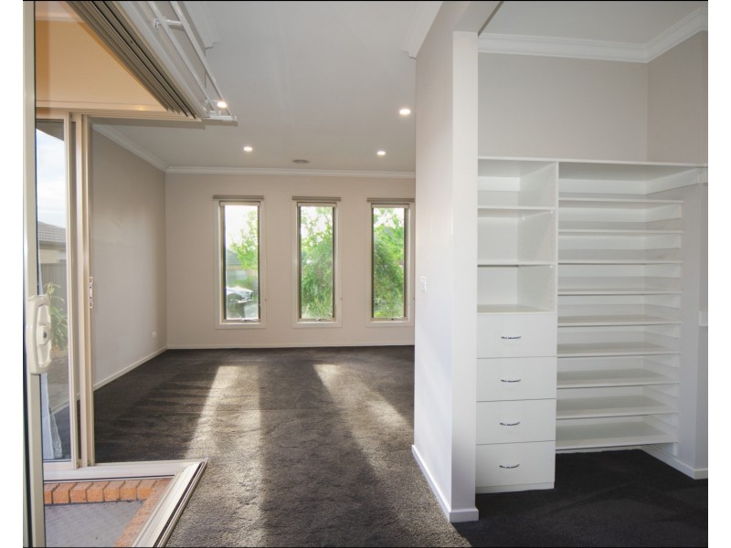 37 Windermere Boulevard, Pakenham VIC 3810