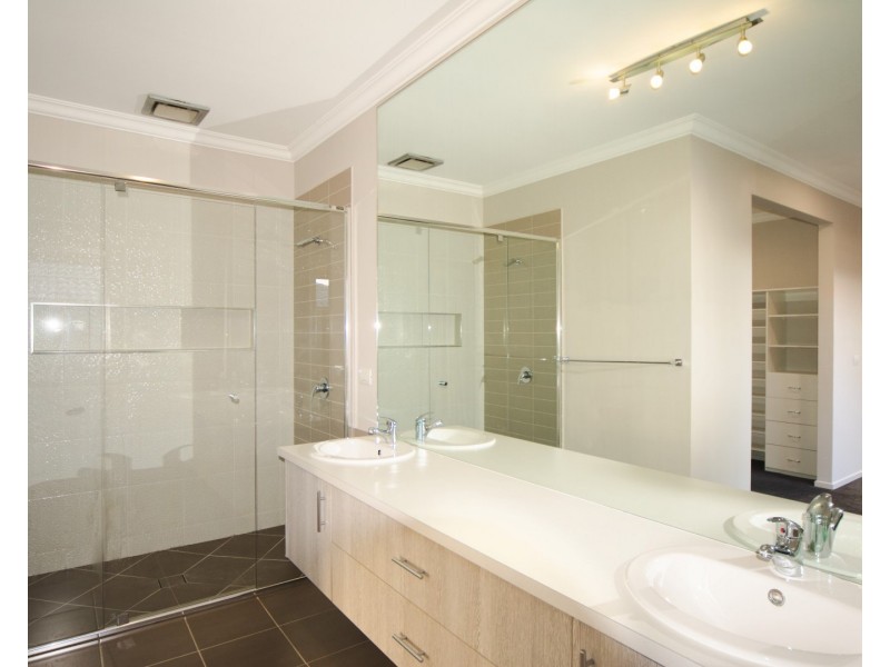 37 Windermere Boulevard, Pakenham VIC 3810