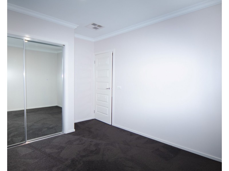 37 Windermere Boulevard, Pakenham VIC 3810