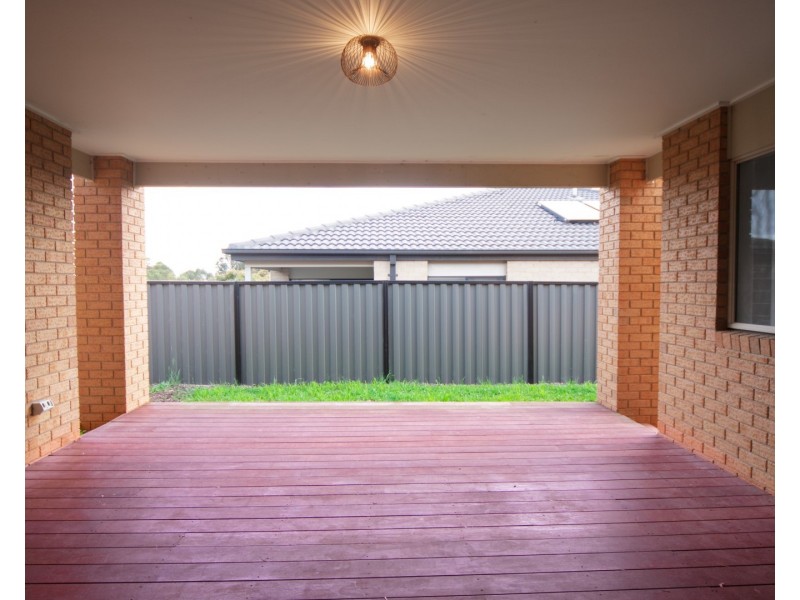 37 Windermere Boulevard, Pakenham VIC 3810