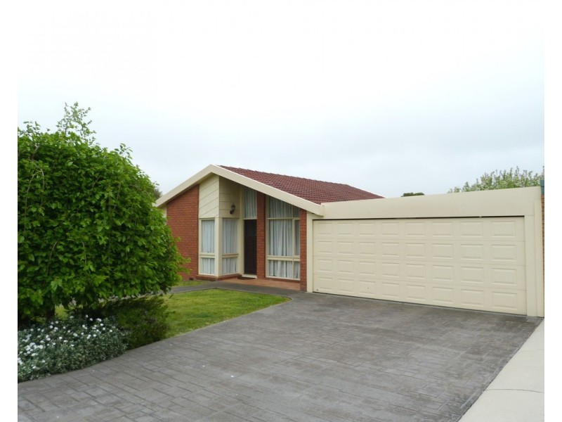 2 Eddington Pl, Endeavour Hills VIC 3802