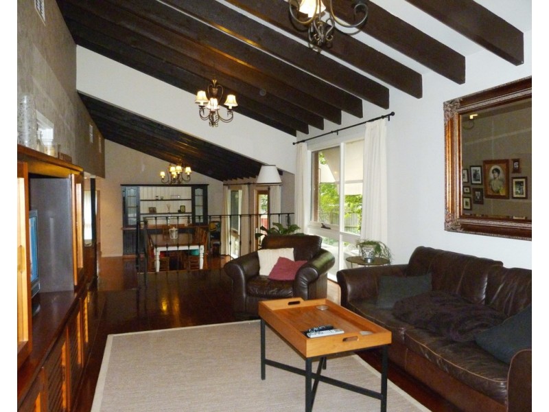 2 Eddington Pl, Endeavour Hills VIC 3802