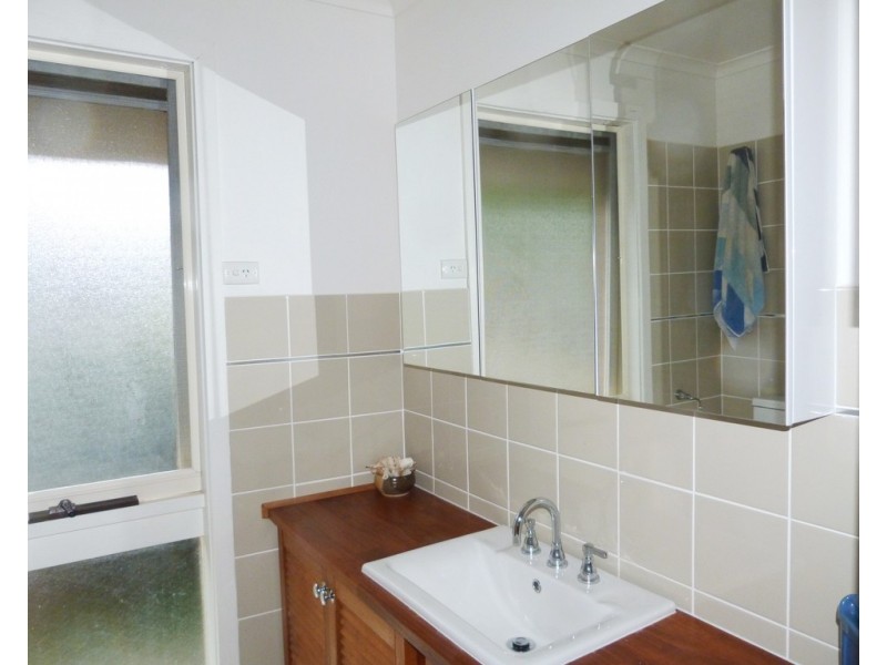 2 Eddington Pl, Endeavour Hills VIC 3802