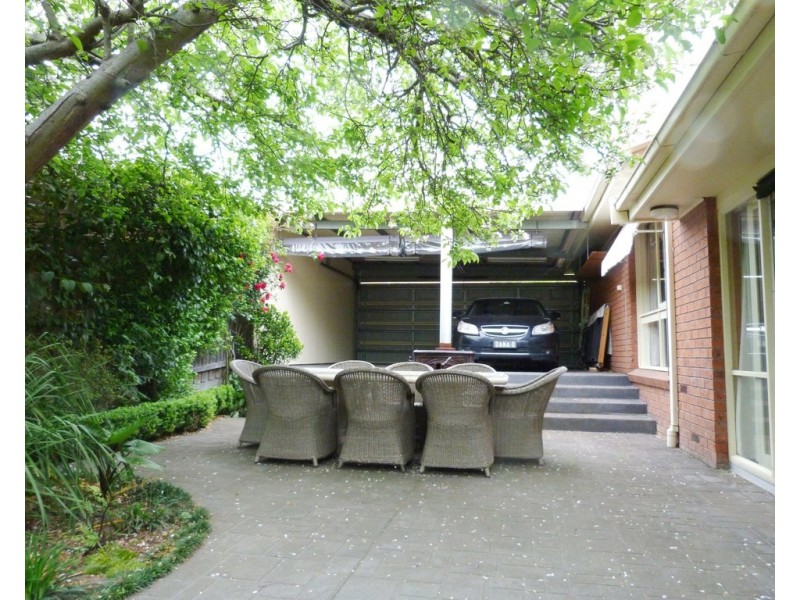 2 Eddington Pl, Endeavour Hills VIC 3802