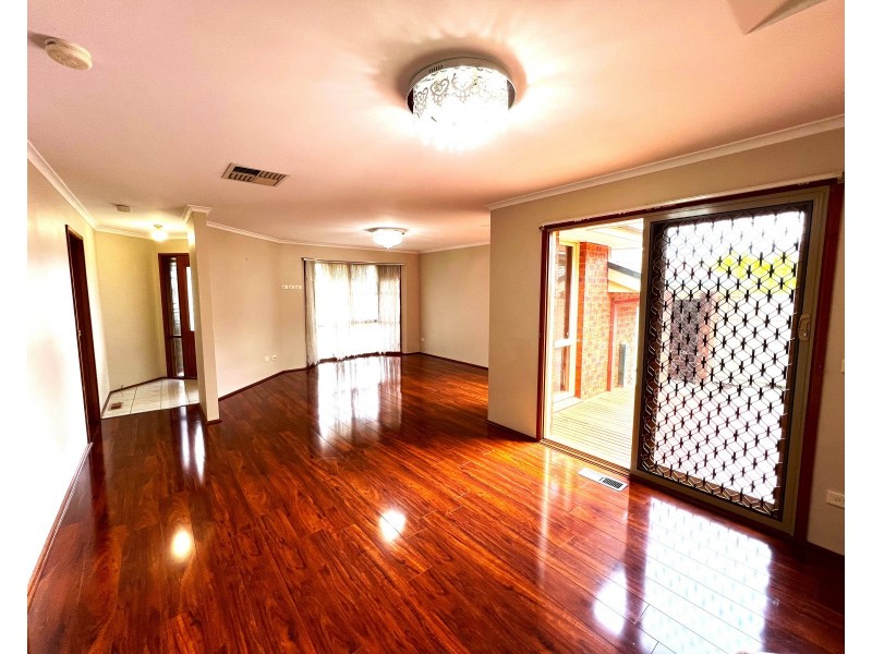 17 Warana Drive, Hampton Park VIC 3976