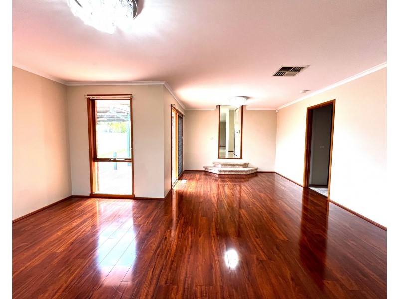 17 Warana Drive, Hampton Park VIC 3976