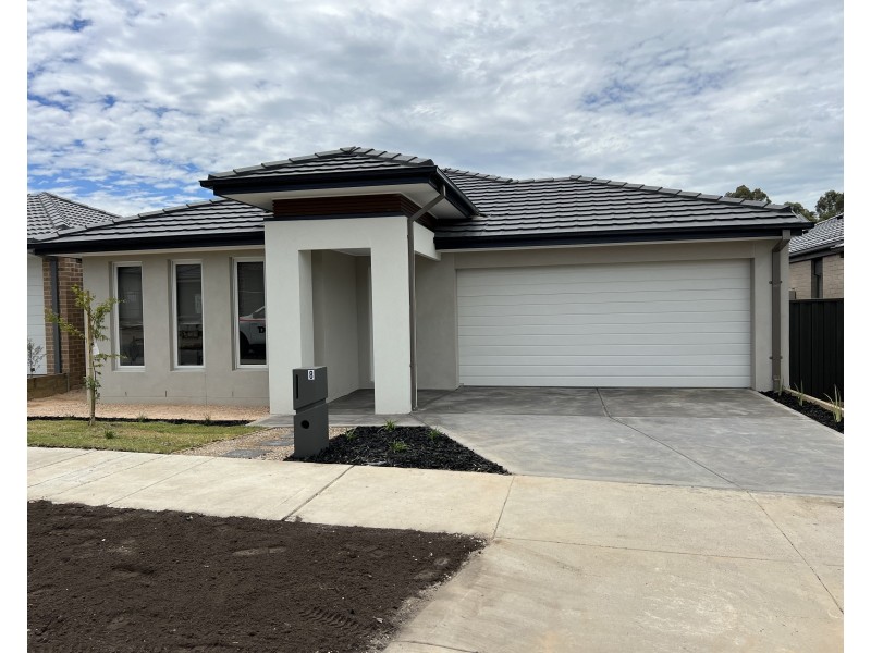 8 Silverstar Street, Pakenham VIC 3810
