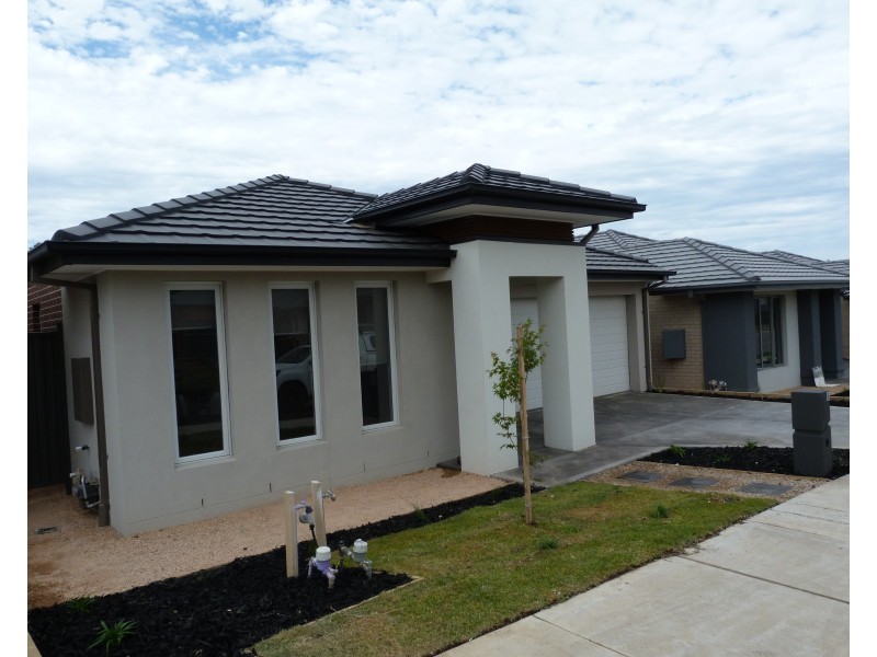 8 Silverstar Street, Pakenham VIC 3810