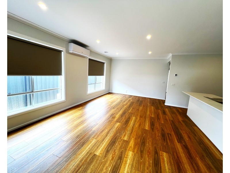 8 Silverstar Street, Pakenham VIC 3810