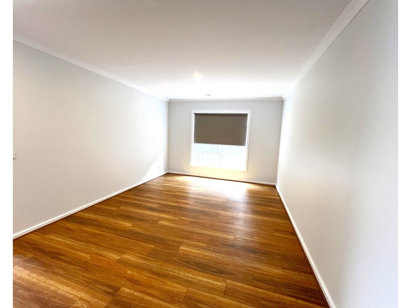 8 Silverstar Street, Pakenham VIC 3810