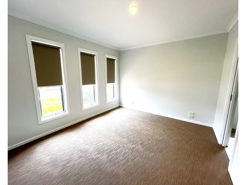 8 Silverstar Street, Pakenham VIC 3810