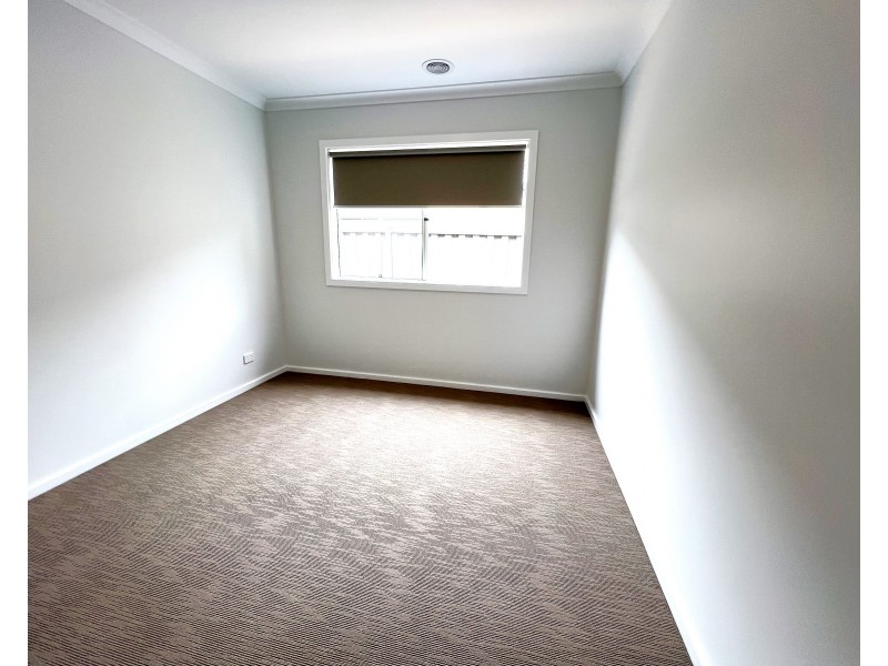 8 Silverstar Street, Pakenham VIC 3810