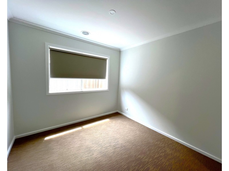 8 Silverstar Street, Pakenham VIC 3810