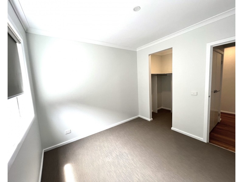 8 Silverstar Street, Pakenham VIC 3810