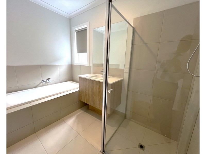 8 Silverstar Street, Pakenham VIC 3810