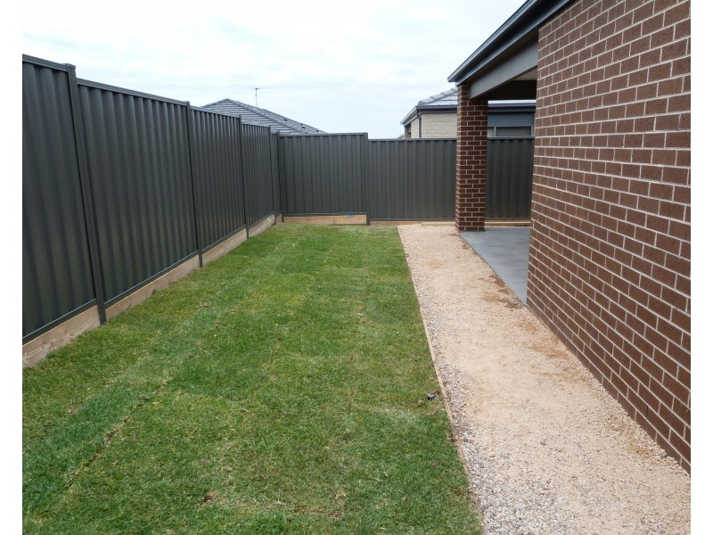 8 Silverstar Street, Pakenham VIC 3810