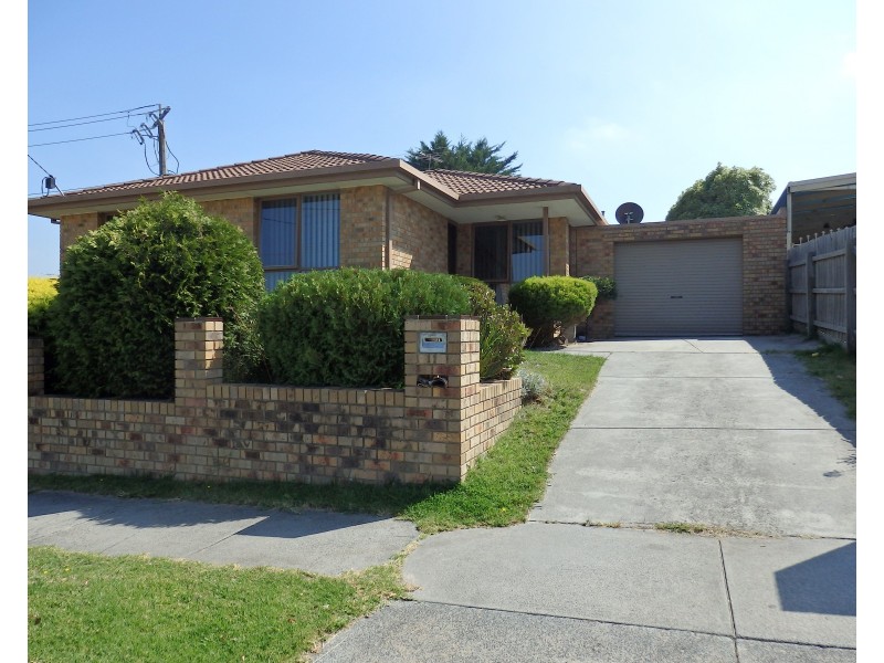 11 Warana Drive, Hampton Park VIC 3976