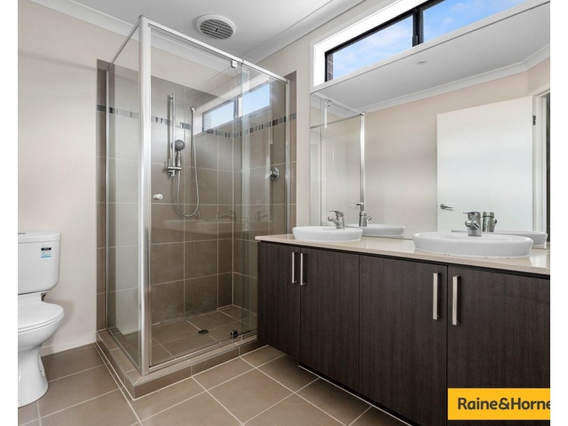 15 Pittos Avenue, Brookfield VIC 3338